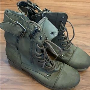 Combat boots